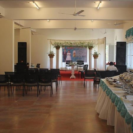Hotel Angamaly Convention Centre Kochi Zewnętrze zdjęcie